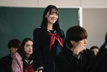 映画「遺書、公開。」場面写真。 (c)2024 映画「遺書、公開。」製作委員会　(c)陽東太郎／SQUARE ENIX