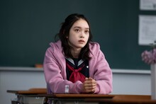 映画「遺書、公開。」場面写真。 (c)2024 映画「遺書、公開。」製作委員会　(c)陽東太郎／SQUARE ENIX