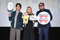 「デッドデッドデーモンズデデデデデストラクション」アニメシリーズ完結！全18話一夜限定オールナイト上映イベントの様子。左から入野自由、白石涼子、アニメーションディレクターを務めた黒川智之。