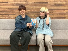 森親太郎役の梶原岳人、沢渡稲穂役の榊原優希。