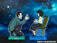 劇場物販で販売される描き下ろしアクリルスタンド。