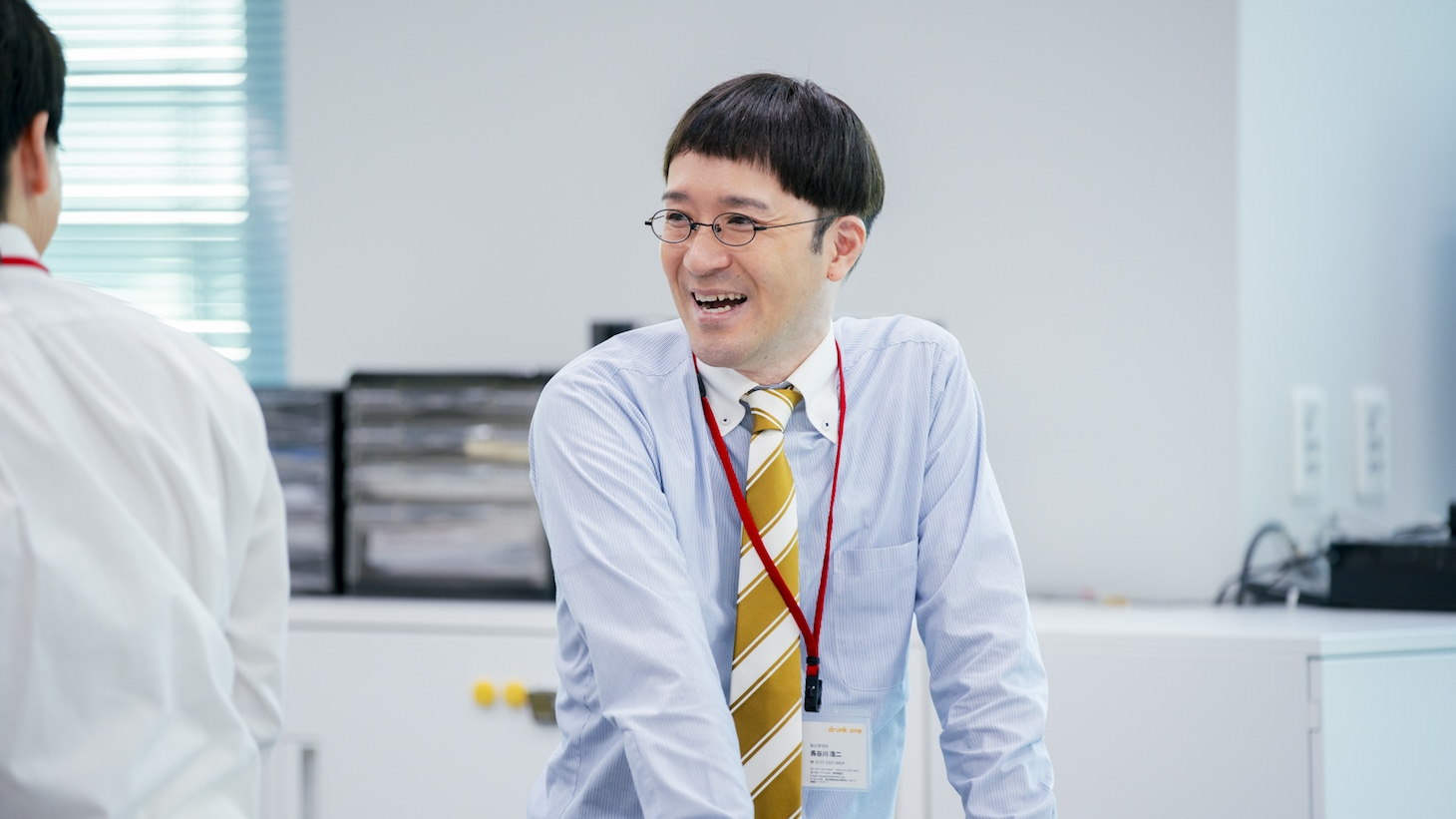 佐古井隆之扮する長谷川。 (c)新久千映／コアミックス (c)2025「ワカコ酒8」製作委員会