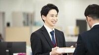 長谷川慎也扮する伊藤。 (c)新久千映／コアミックス (c)2025「ワカコ酒8」製作委員会