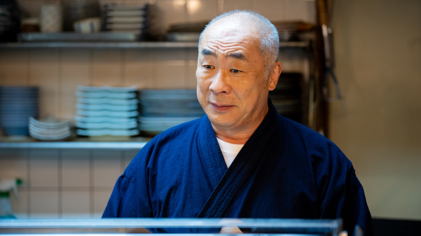 野添義弘扮する大将・石田勝一。 (c)新久千映／コアミックス (c)2025「ワカコ酒8」製作委員会