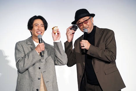 左から相葉雅紀、大塚明夫