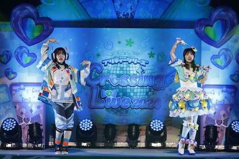 左から御芽河あうる役の藤寺美徳、青葉りんか役の厚木那奈美。