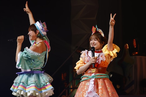 左から三ツ葉アイリ役の徳井青空、四之宮リンリン役の和多田美咲。