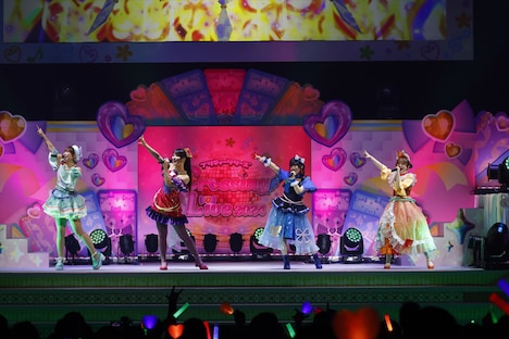 左から三ツ葉アイリ役の徳井青空、 一条寺サクラ役の日比優理香、二階堂タマキ役の鈴木杏奈、四之宮リンリン役の和多田美咲。