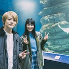 実写版「【推しの子】」メイキング写真、櫻井海音と茅島みずきが水族館で仲良くピース