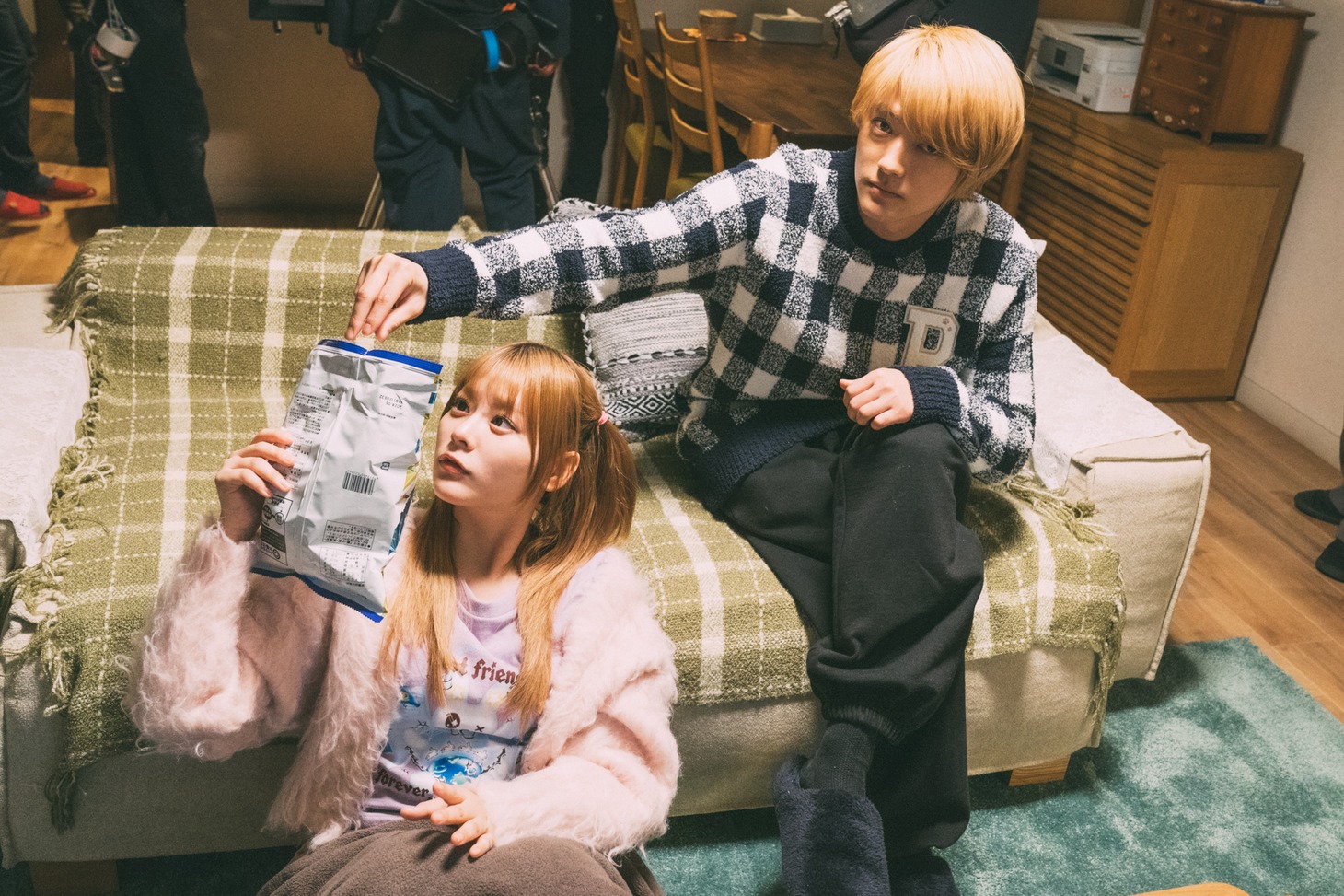 実写版「【推しの子】」のメイキング写真。ルビー役の齊藤なぎさ（手前）とアクア役の櫻井海音（奥）。
