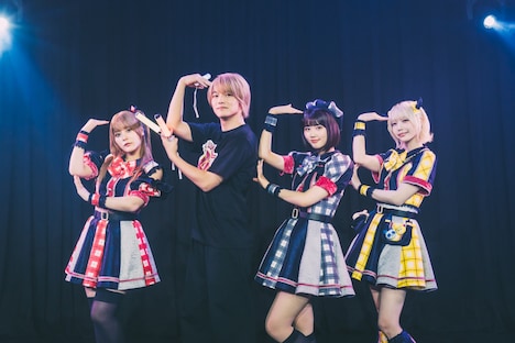 アクア役の櫻井海音と、B小町を演じる齊藤なぎさ、原菜乃華、あの。(c)赤坂アカ×横槍メンゴ／集英社・東映 (c)赤坂アカ×横槍メンゴ／集英社・2024 映画【推しの子】製作委員会