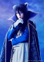 加藤大悟扮するレオンハート（人間姿）。