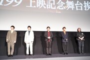 左から上村祐翔、畠中祐、小野大輔、古川慎、福井晴敏総監督。