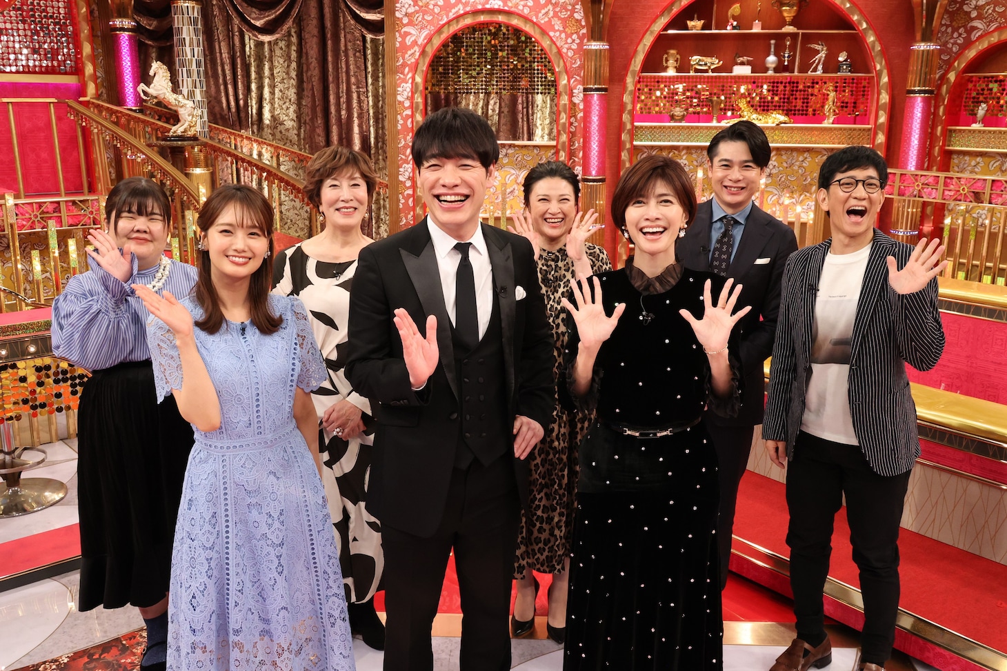 「国民的アニメの祭典 サザエさん55周年SP」の出演者。前列左から井上清華アナウンサー、川島明、内田有紀。後列左からあんり、高畑淳子、島崎和歌子、吉村崇、柴田英嗣。