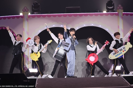 「Hello Kitty 50th Anniversary Presents My Bestie Dream Stage with Sanrio characters」より、大塚剛央（中央）。