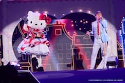 「Hello Kitty 50th Anniversary Presents My Bestie Dream Stage with Sanrio characters」より、ハローキティと立花慎之介。