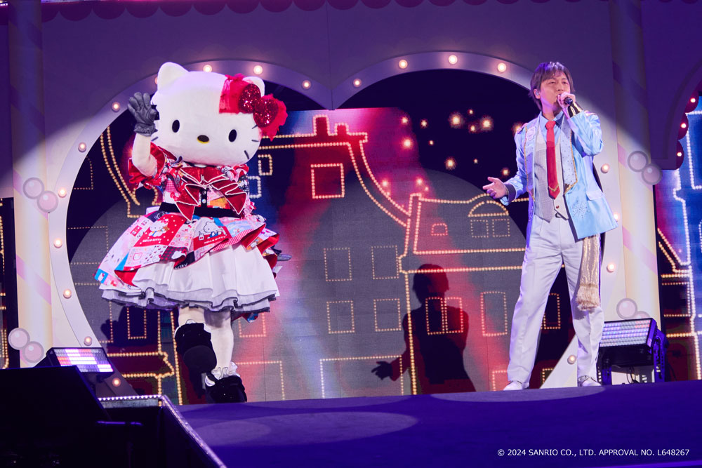 「Hello Kitty 50th Anniversary Presents My Bestie Dream Stage with Sanrio characters」より、ハローキティと立花慎之介。