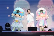 「Hello Kitty 50th Anniversary Presents My Bestie Dream Stage with Sanrio characters」より、鈴木崚汰とキキ＆ララ。