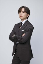 薪剛を演じる板垣李光人。