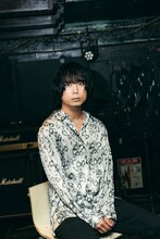 儀間陽柄（the dadadadys）演じるジャガー・モリィ。 (c)石黒正数・徳間書店／映画『ネムルバカ』製作委員会