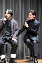 同じ事務所ということもあり仲のよい世界（左）と零（右）。