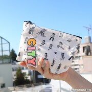 「CITYの住人ポーチ」にアクリルキーホルダーを付けたところ。