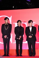 左から新納慎也、加藤清史郎、加藤諒。