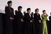 左から新納慎也、加藤清史郎、加藤諒、Fukase、仲里依紗。