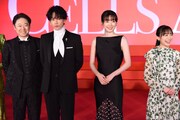 左から阿部サダヲ、佐藤健、永野芽郁、芦田愛菜。