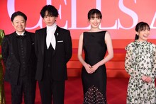 左から阿部サダヲ、佐藤健、永野芽郁、芦田愛菜。