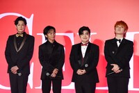 左から新納慎也、加藤清史郎、加藤諒、Fukase。