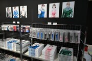 「Kの系譜」のグッズ売り場。 (c)真船一雄／講談社