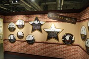 「ムヒョとロージーの魔法律相談事務所 原画展」より、キャラクター紹介コーナー。