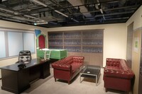 「ムヒョとロージーの魔法律相談事務所 原画展」より、六氷魔法律相談事務所の再現スポット。