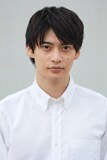 月城泉役の平田雄也。