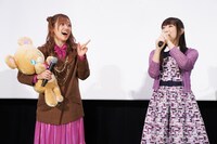 左から高橋李依、堀江由衣。