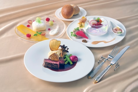 「タイニー・ブロッサム・ジュエルフレンチコース（肉）」