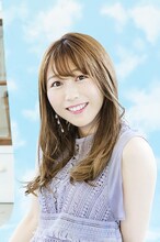 ムナカタキョウコ役の安野希世乃。