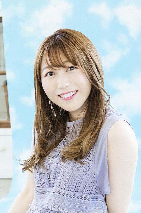 ムナカタキョウコ役の安野希世乃。