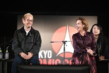 左から神山健治監督、フィリッパ・ボウエン。