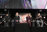 左から津田健次郎、神山健治監督、フィリッパ・ボウエン、ジョセフ・チョウ氏。
