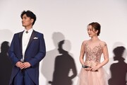 左から加藤和樹、平野綾。