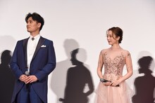 左から加藤和樹、平野綾。