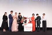 左から黒木瞳、加藤和樹、平野綾、池田理代子、沢城みゆき、豊永利行、吉村愛監督。