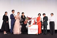 左から黒木瞳、加藤和樹、平野綾、池田理代子、沢城みゆき、豊永利行、吉村愛監督。