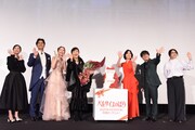 左から黒木瞳、加藤和樹、平野綾、池田理代子、沢城みゆき、豊永利行、吉村愛監督。