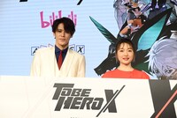 左から宮野真守、花澤香菜。