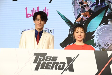 左から宮野真守、花澤香菜。