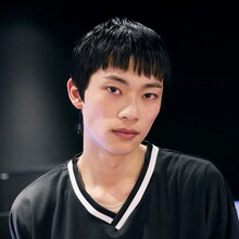 栗原颯人扮する芸間敦。