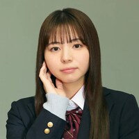 吉田伶香扮する小林美羽。
